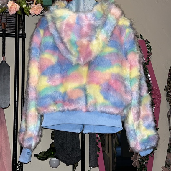 Faux fur candy pastel rainbow ombré hooded jacket size medium - Picture 3 of 6